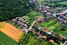 Letecký pohľad na dedinu